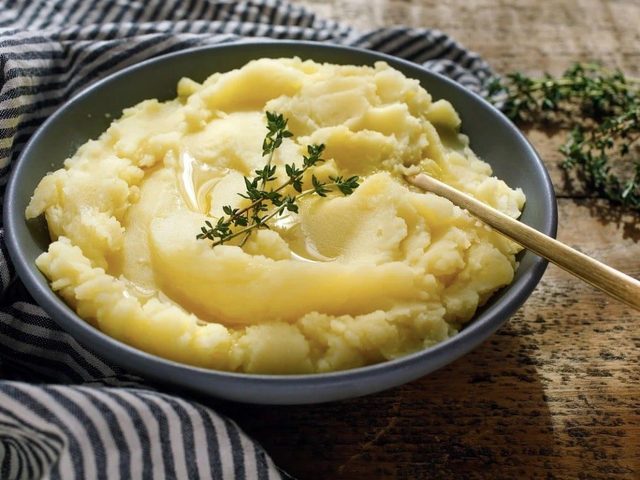 Как вкусно разогреть картофельное пюре на сковороде: пошаговый рецепт, советы. Картофельное пюре на сковороде с яйцом, фаршем, брынзой