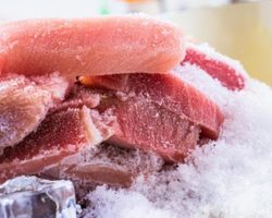 Можно ли повторно замораживать размороженную курицу, мясо, рыбу, фарш: советы