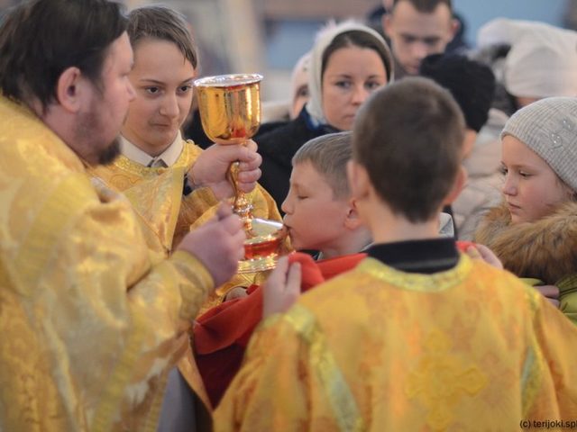 Молитвы перед причастием: каноны, молитвы благодарения