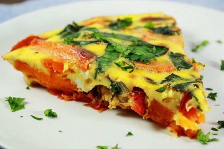 Картофель с яйцами, овощами