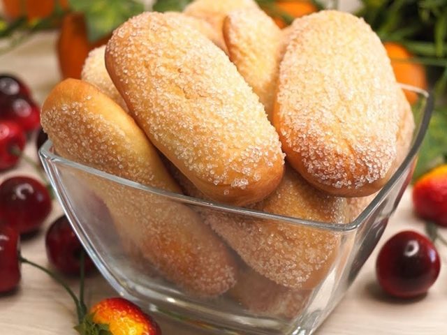 Что можно приготовить вкусное из прокисшего кефира: рецепты пышек, кружевных блинчиков, пирогов, печенья, сыра, творога, маски для лица и волос