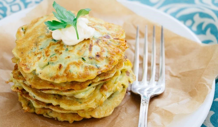 Вкусные картофельные оладьи из прокисшего кефира с добавлением творога и сливочного масла