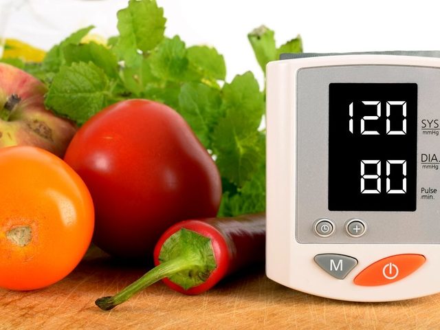 Продукты, повышающие и понижающие артериальное давление: список. Какие продукты нельзя, а какие можно есть, при гипертонии?