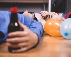 Что эффективно помогает от похмелья? Лучшее средство от похмелья: список аптечных препаратов и народных методов, отзывы, рекомендации