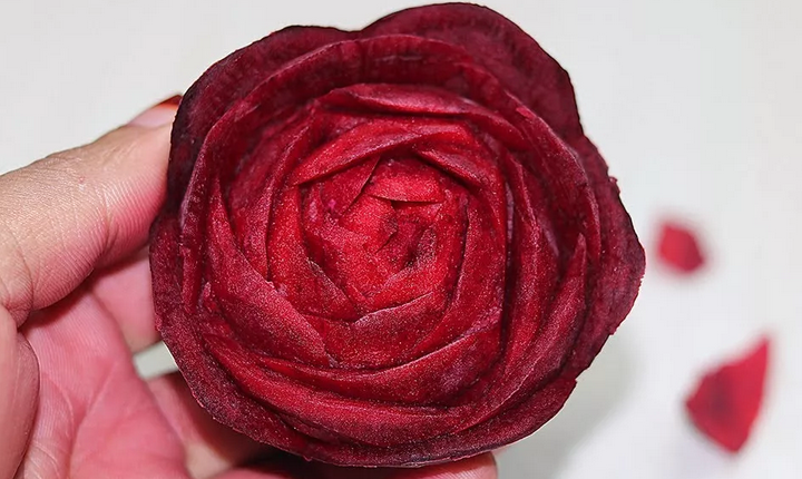 Роза из очищенной свеклы