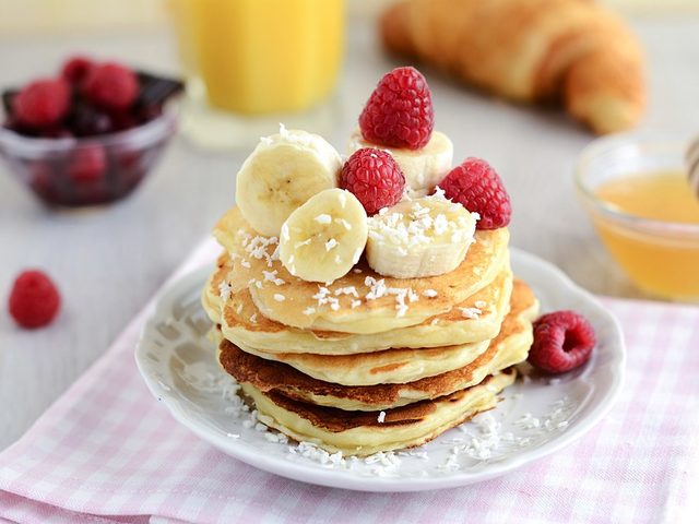 Пышные и вкусные банановые оладьи — из молока, кефира, яиц, овсянки, с яблоками, шоколадом: рецепты. Банановые оладьи ПП без сахара: вкусный рецепт пошагово