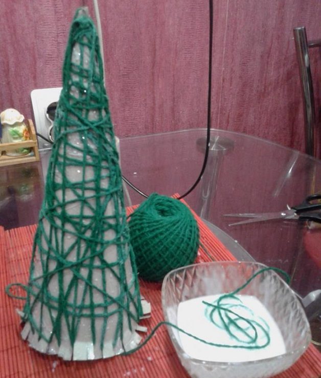 Конус для елки из ниток