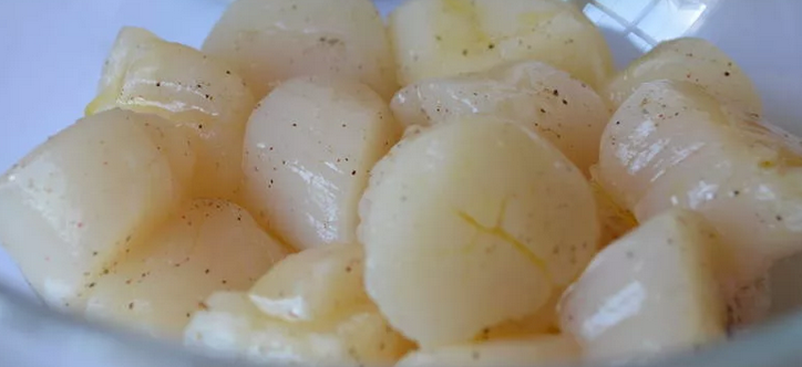 Оставьте морские гребешки мариноваться