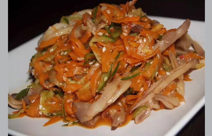 Вкусный салат из гребешков куриных с морковью по-корейски