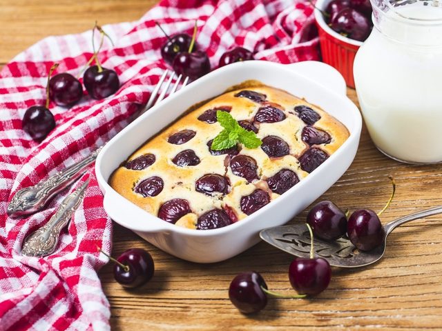 Французский Клафути — вкусный десерт с вишней, клубникой, черникой, смородиной, грушами: рецепты пошагово, фото, видео
