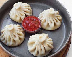 Как правильно, сколько варить хинкали замороженные в кастрюле, мультиварке, на пару?