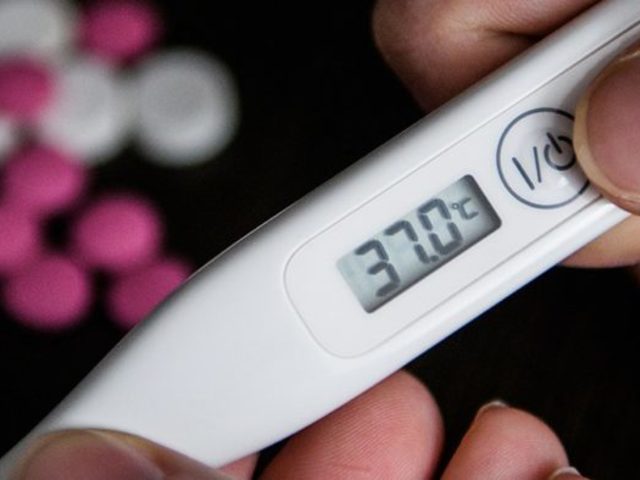 Повышение температуры после приема пищи до 37.0-37.5°С у взрослых и детей: причины, что делать?