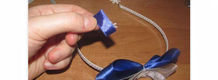 Сделайте бантик к украшению к костюму «метелица»