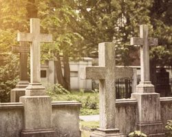 Почему нельзя ходить на кладбище в среду? В какие дни нельзя ходить на кладбище?