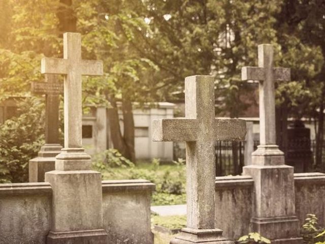 Почему нельзя ходить на кладбище в среду? В какие дни нельзя ходить на кладбище?