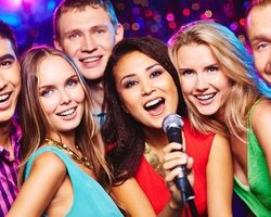Песни-переделки на новоселье — лучшая подборка для веселого праздника