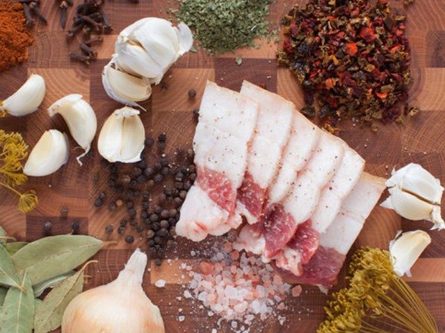 Можно ли пересолить сало при засолке? Как исправить пересоленное сало с мясной прослойкой?