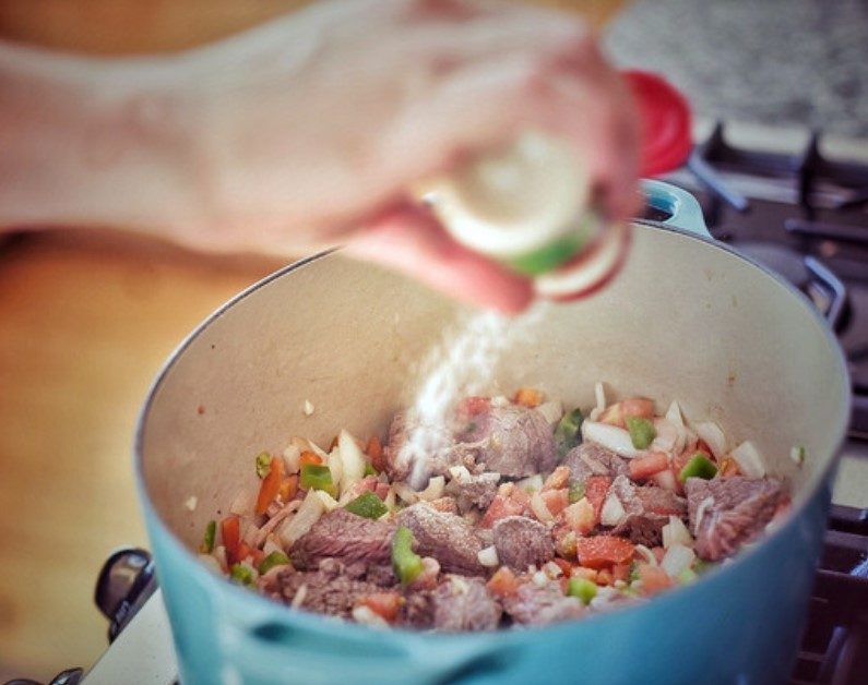 Спасти пересоленную курицу можно