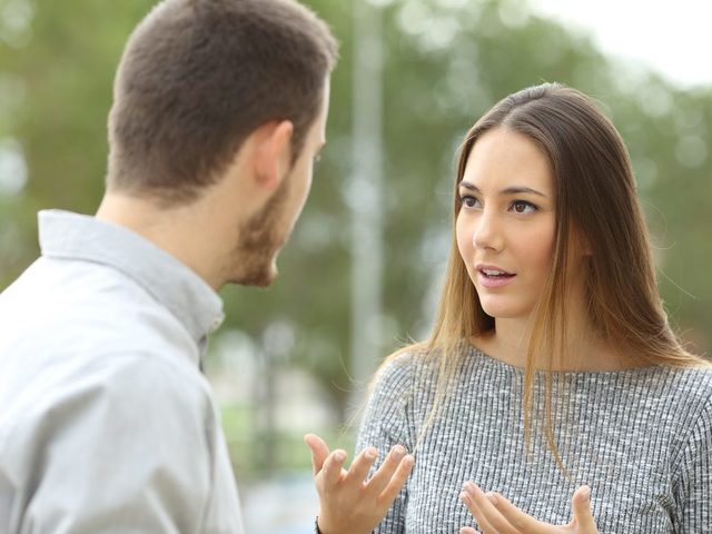 Что написать девушке, чтобы она отстала и не обиделась: варианты. Что не следует писать при отказе?