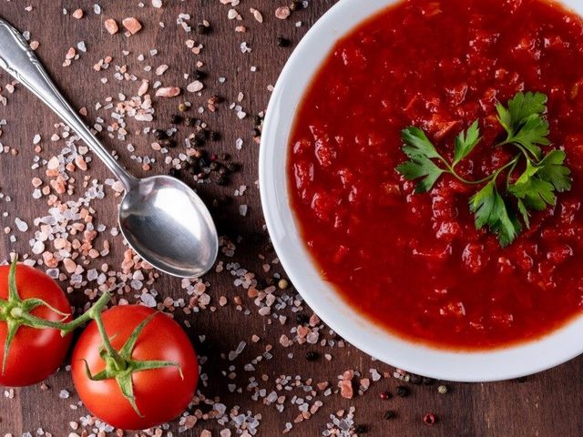 Что делать, если пересолила борщ? Как исправить пересоленный борщ рисом, томатами, яйцом?