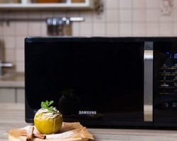 Как вкусно запечь яблоки в микроволновке: рецепты, кулинарные советы