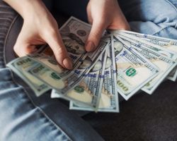Чем заняться, когда нет денег и работы? Что придумать, чтобы заработать денег?
