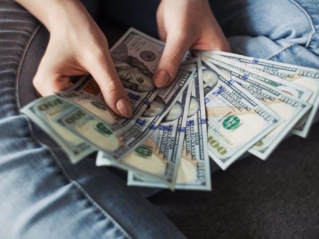 Чем заняться, когда нет денег и работы? Что придумать, чтобы заработать денег?