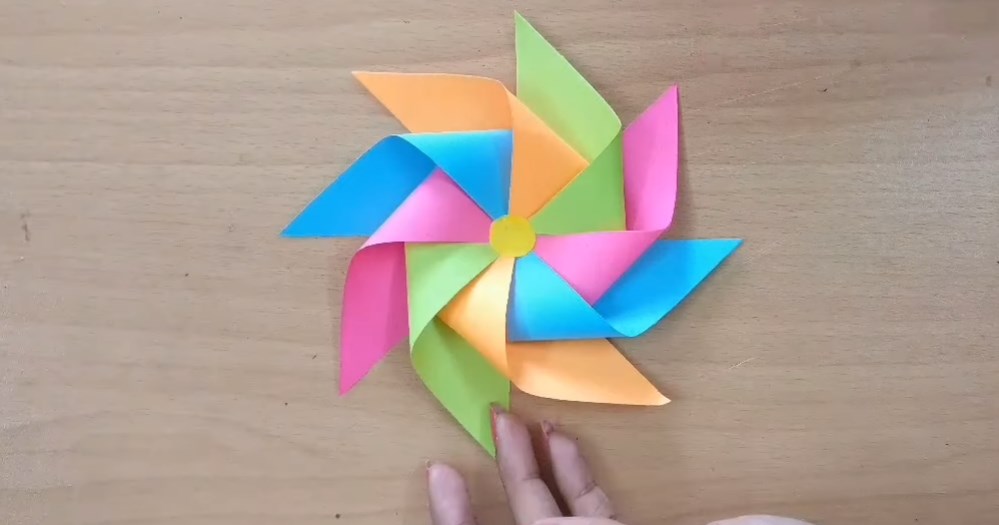 Готовая верхушка вертушки из бумаги