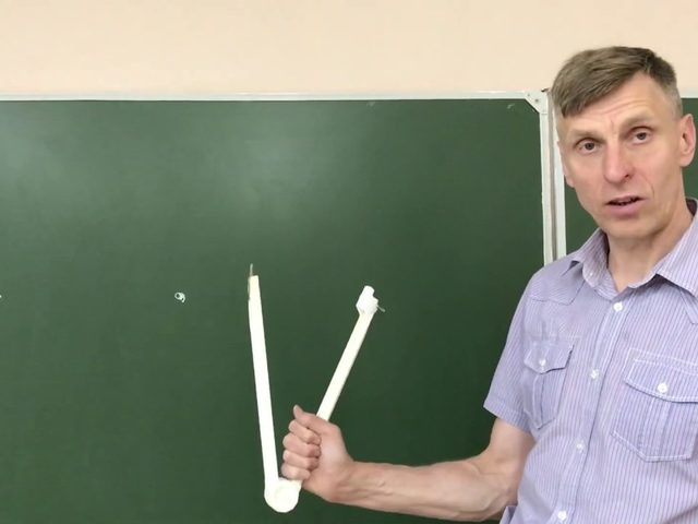 Как определить середину отрезка с помощью циркуля?