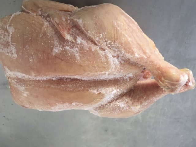 Как быстро и правильно разморозить курицу?