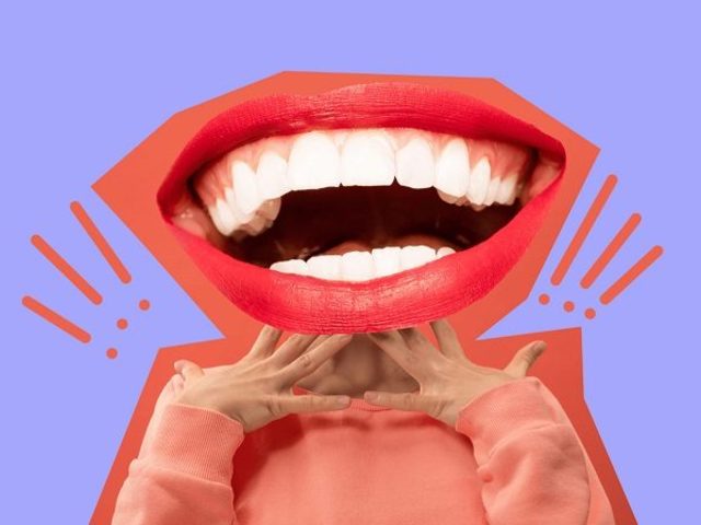 Как научиться улыбаться с зубами естественно?