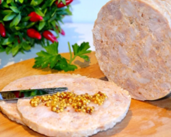 Вкусная домашняя колбаса из курицы в бутылке: 8 лучших рецептов