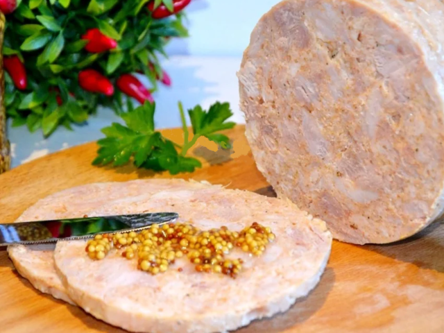 Вкусная домашняя колбаса из курицы в бутылке: 8 лучших рецептов