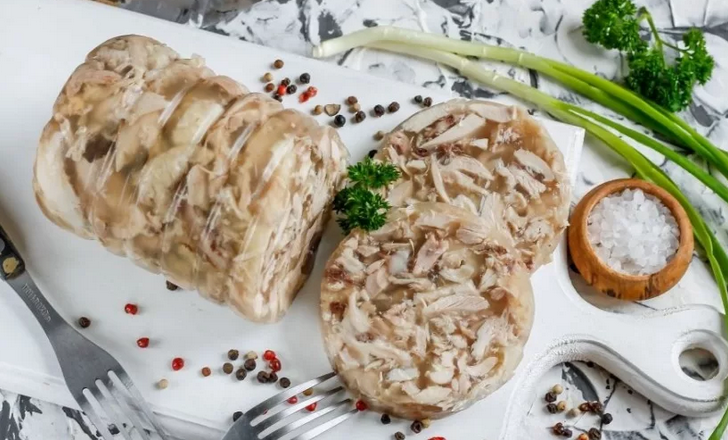 Вкусная куриная колбаса в бутылке без желатина