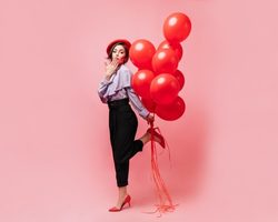Шуточные характеристики — для коллег, гостей, мужчин, женщин, смешные: лучшая подборка