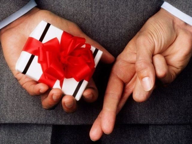 Как оригинально сделать предложение руки и сердца любимой девушке, женщине на Новый год?