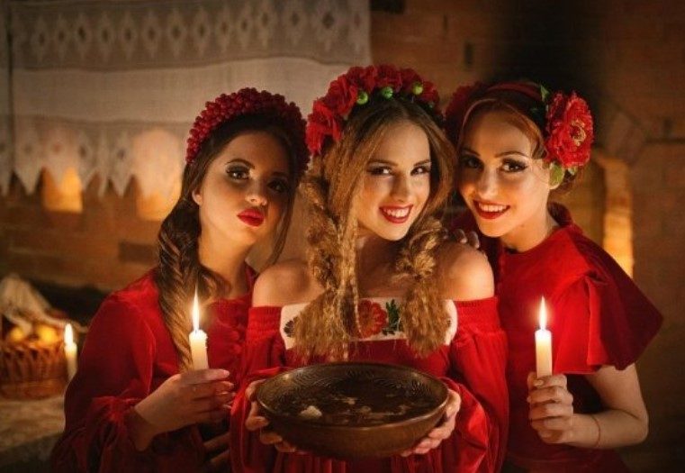 Девушки узнают о суженом