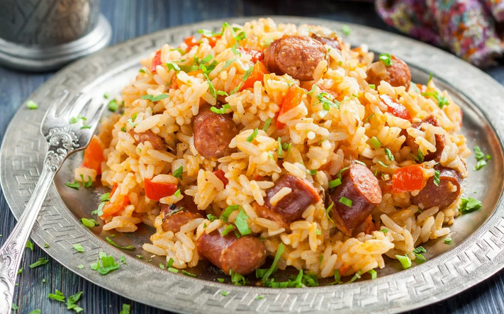 Рис с сардельками
