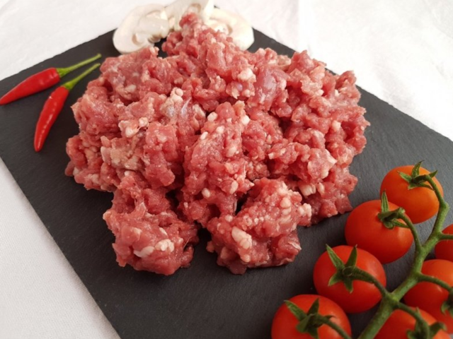 Как правильно солить мясной и котлетный фарш свино-говяжий, куриный индюшиный, свиной, говяжий: таблица. Нужно ли солить фарш перед заморозкой?
