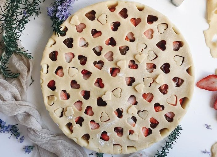 Сердечки для украшения пирога