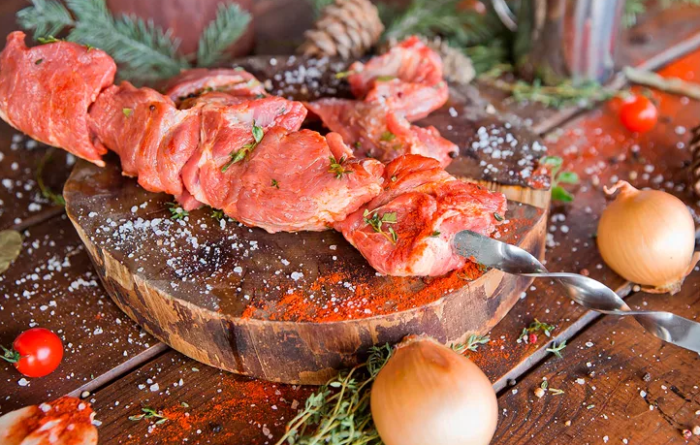 Правильно солим мясо для шашлыка