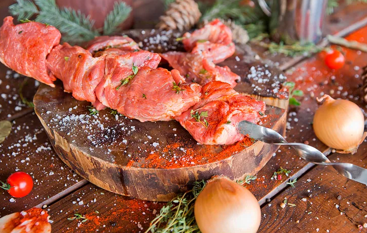 Правильно солим мясо для шашлыка