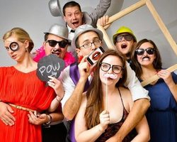 Сценки-поздравления — прикольные, с юмором сценка, коллеге, женщине, мужчине