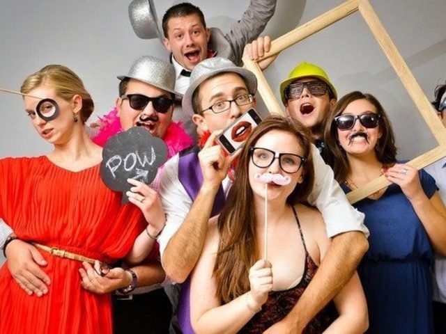 Сценки-поздравления — прикольные, с юмором сценка, коллеге, женщине, мужчине