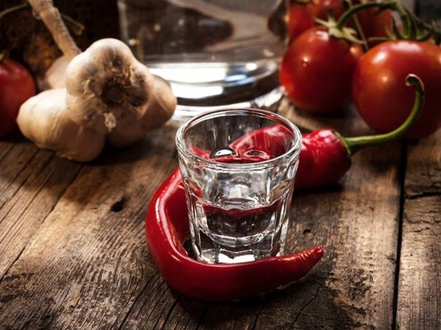 Водка от простуды с перцем, медом: народные рецепты. Водка от простуды: польза или вред?