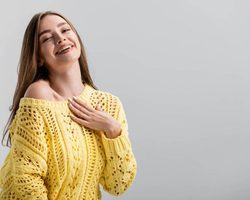 Шутки для девушки, чтобы поднять настроение — смешные, прикольные, короткие