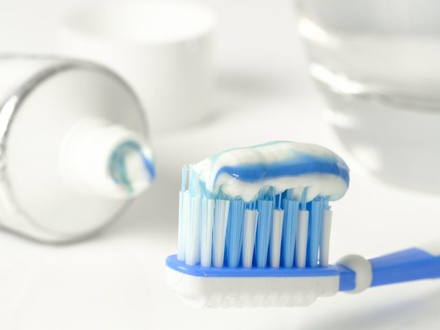 Можно ли герпес на губах намазать зубной пастой?