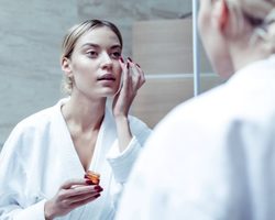 10 эффективных лайфхаков для быстрого заживления синяков от удара. Что делать, чтобы не было синяков после удара?
