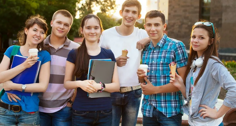 Абитуриенты — поступают в вуз после 1, 2 курса техникума