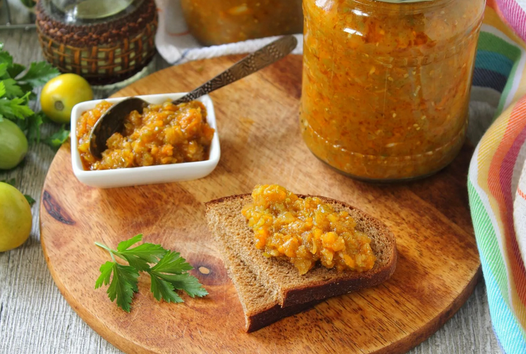 Огуречная икра через мясорубку из переростков
